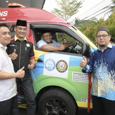 ambulan_thumb Penyerahan Ambulan Yayasan Al Baghdadi - Jiwa Qurani Official